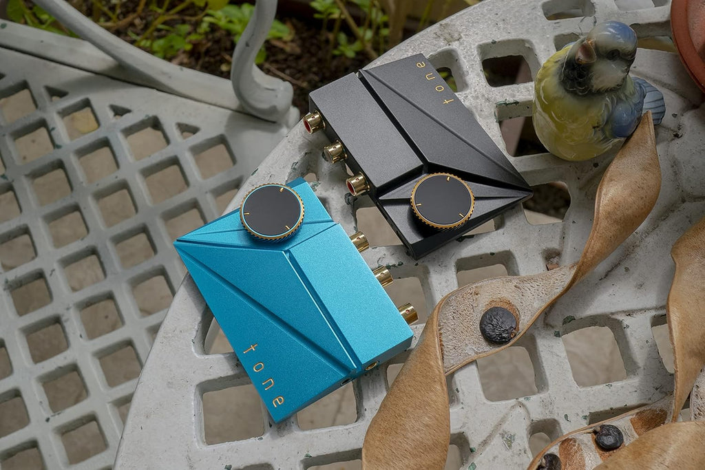 USB DAC and Headphone Amplifier with Balanced RCA V211911